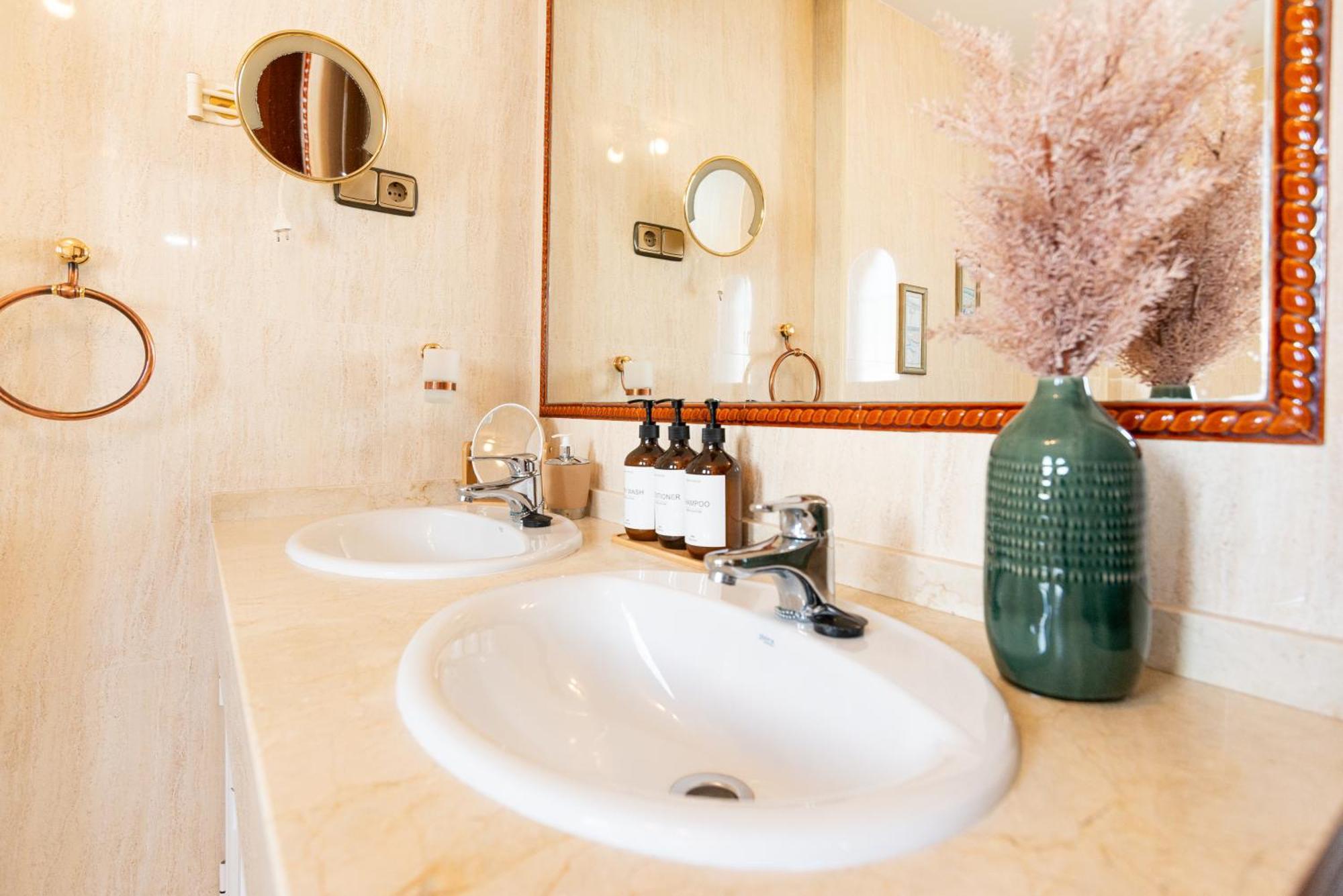 Villa Valentina - Renovated On Los Alamos Beach Torremolinos Zewnętrze zdjęcie