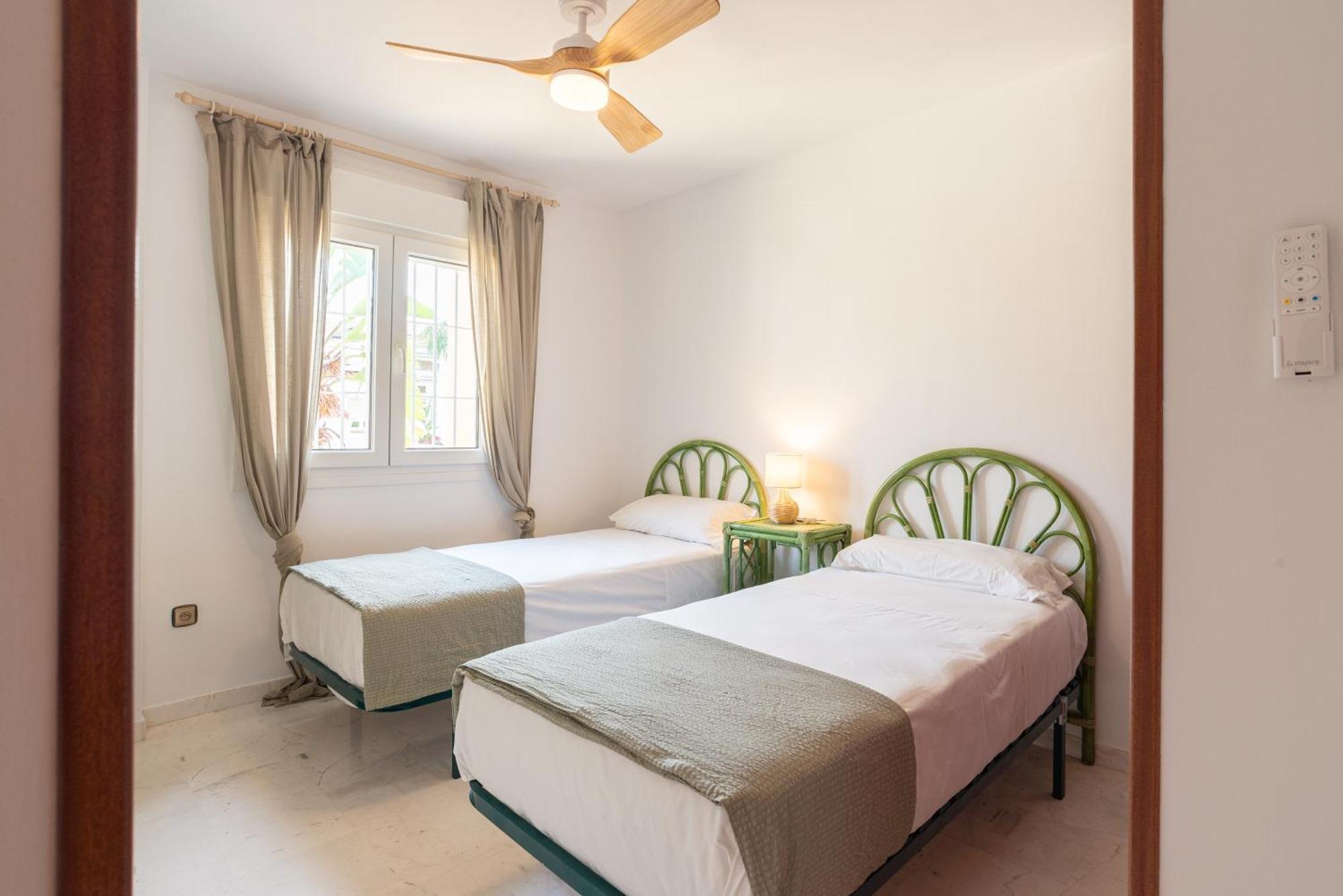 Villa Valentina - Renovated On Los Alamos Beach Torremolinos Zewnętrze zdjęcie