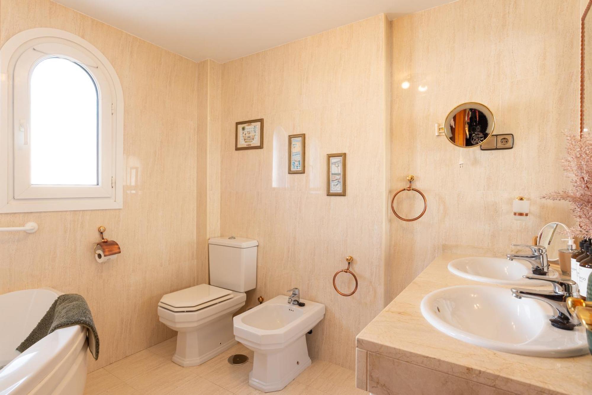 Villa Valentina - Renovated On Los Alamos Beach Torremolinos Zewnętrze zdjęcie